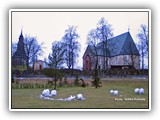 Päivän kuva 17.2.2014
Halikon kirkko 17.2.2014, etualalla lumiukkojen hautausmaa. Kuvan nappasi Veikko Kulmala.
