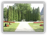 Halikon kirkon hautausmaata pidetään yhtenä Suomen kauneimmista hautausmaista.