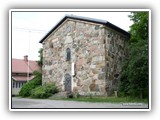 Halikon museo on yksi Varsinais-Suomen mielenkiintoisimmista paikallismuseoista. Rakennus on alkujaan 1849 valmistunut viljamakasiini, muutettu museotoimintaan 1955 ja peruskorjattu nykyisiksi museotiloiksi 1987. Laadukas kokoelma esittäytyy vanhan kivirakennuksen kolmessa kerroksessa. Peruskokoelmaa täydentävät vaihtuvat näyttelyt.